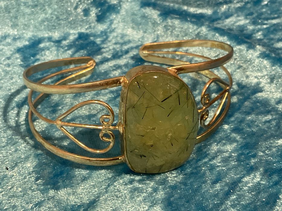 Linda pulseira em prata pedra verde clarinho anúncios abaixo