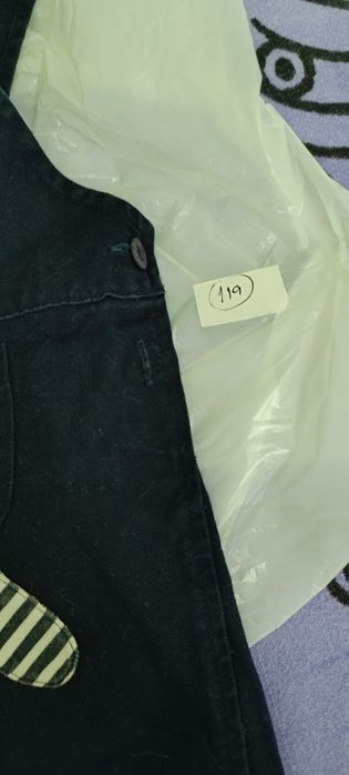 Calças jardineiras marca Chicco . Usado. Para 18 meses.