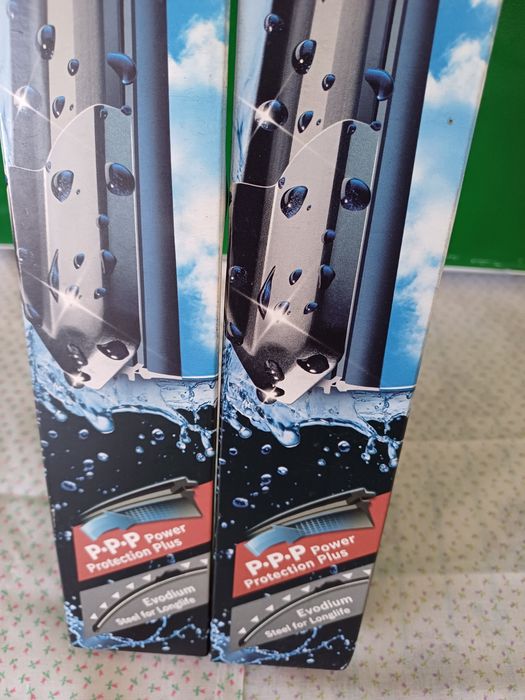 Escovas para automóveis novas.