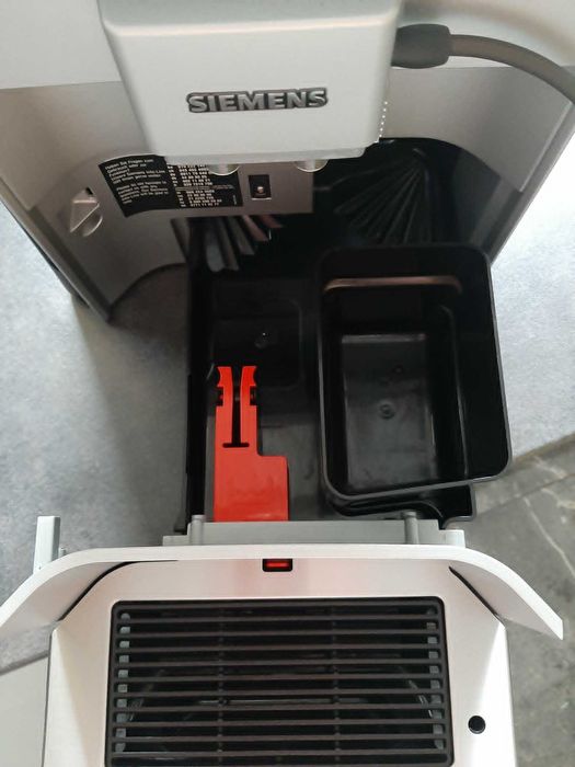 Ekspres do kawy Siemens EQ.6 plus s300 srebrny/ stan idealny/mało używany