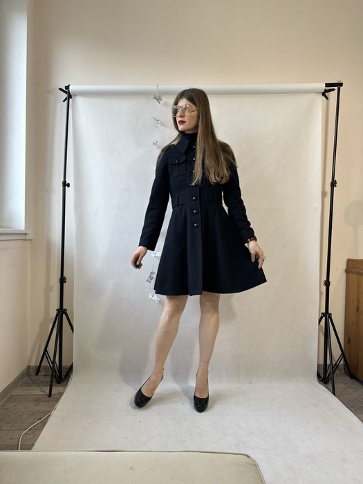 Granatowy rozkloszowany retro płaszcz taliowany granatowy wełna z koła