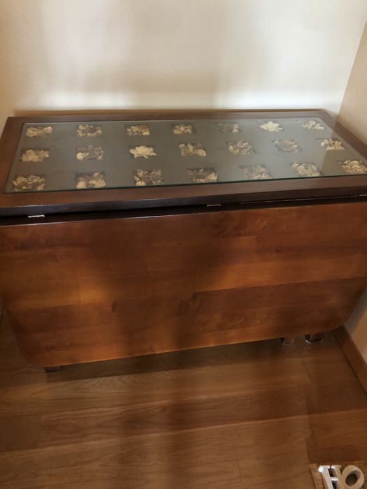 Mesa de madeira com abas de apoio