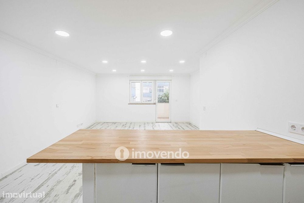 Apartamento T1 totalmente renovado, com varanda, na Sobreda