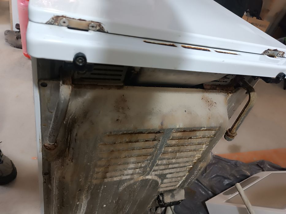 Газова плита, кухонна витяжка