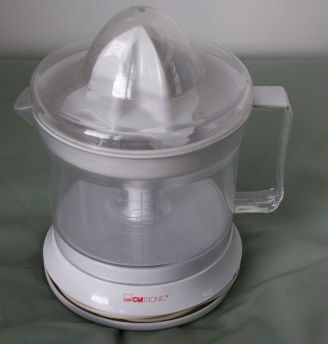 Электрическая соковыжималка для цитрусовых мощностью 20 Вт.