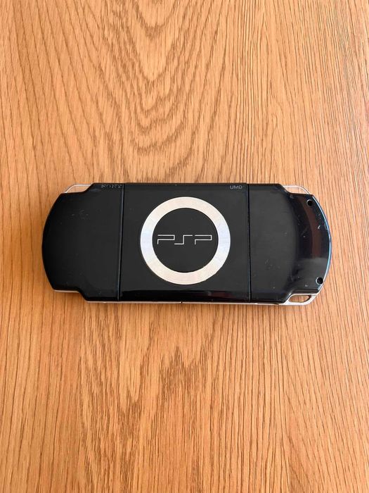 Sony PlayStation Portable 2000 Preta com 100+ Jogos