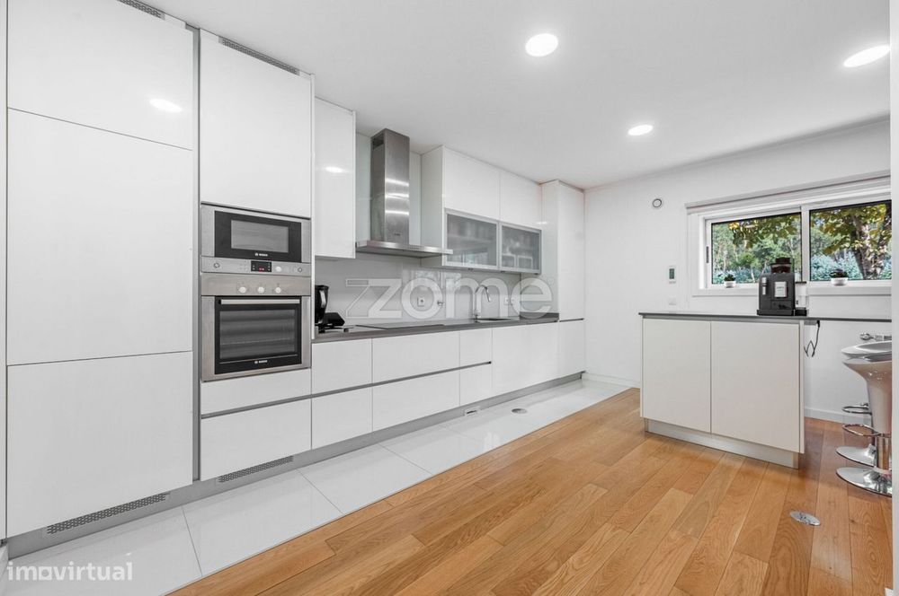 Moradia T4+1 em condomínio privado c/ terraço | S. Pedro Fins, Maia