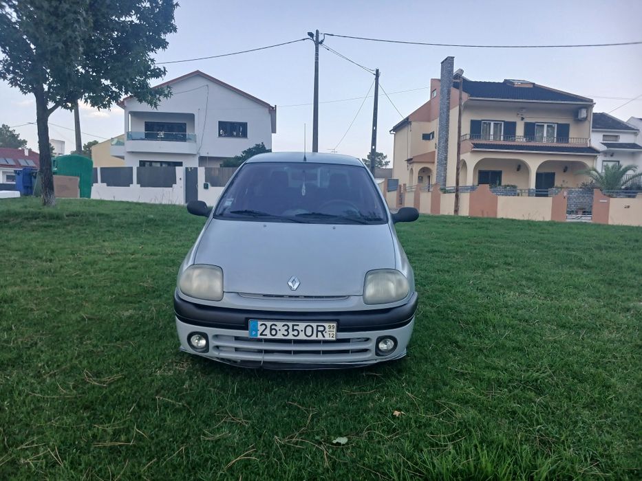 Renault clio 1.2 ano 1999