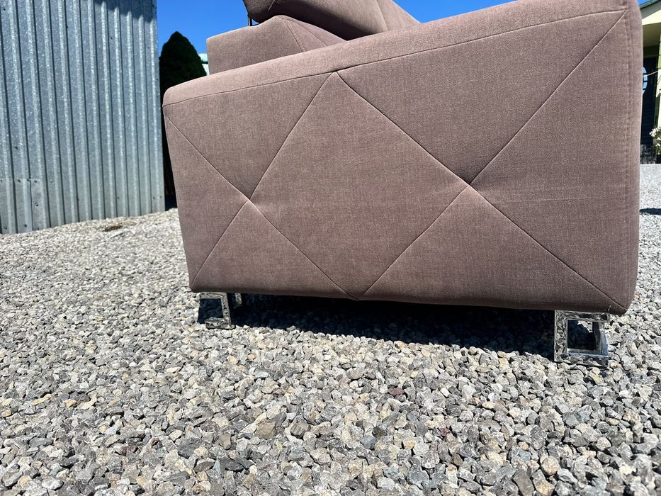 Sofa do salonu.