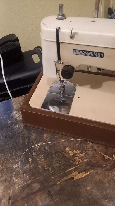 Maszyna do szycia Łucznik 451