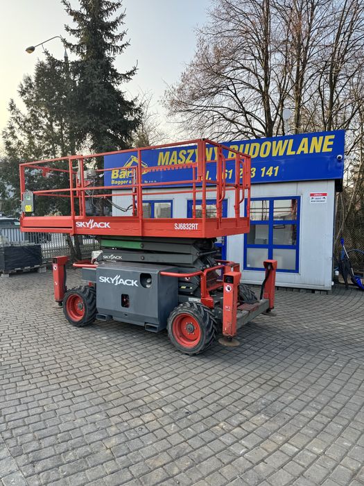 Wynajem Zwyżki Nożycowej SkyJack SJ6832RT 12m. Robocze