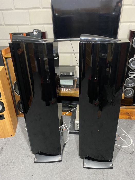 Triangle Genese Lyrr black piano