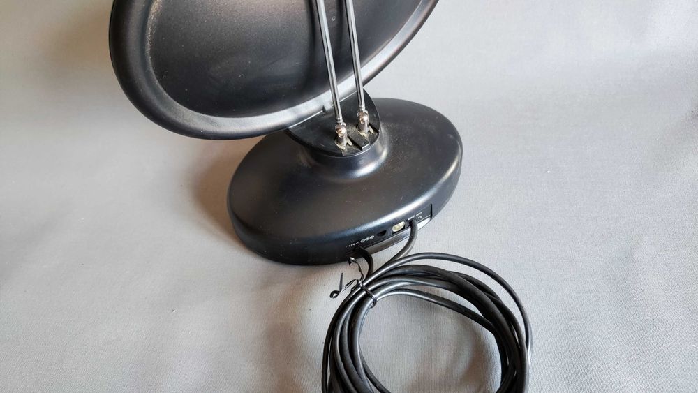 Antena TV interior amplificada Philips SBC TT 700/19