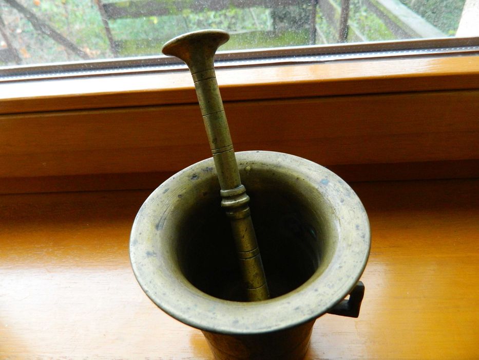 zabytkowy moździerz PRL