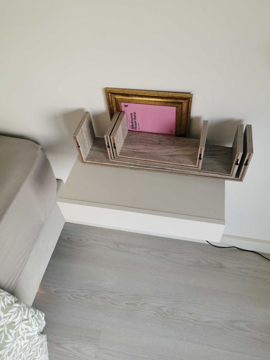 Mesas de cabeceira suspensas