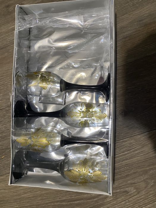 Набір посуду з фьтів,бакалів для шампанського,коньяку,чарок