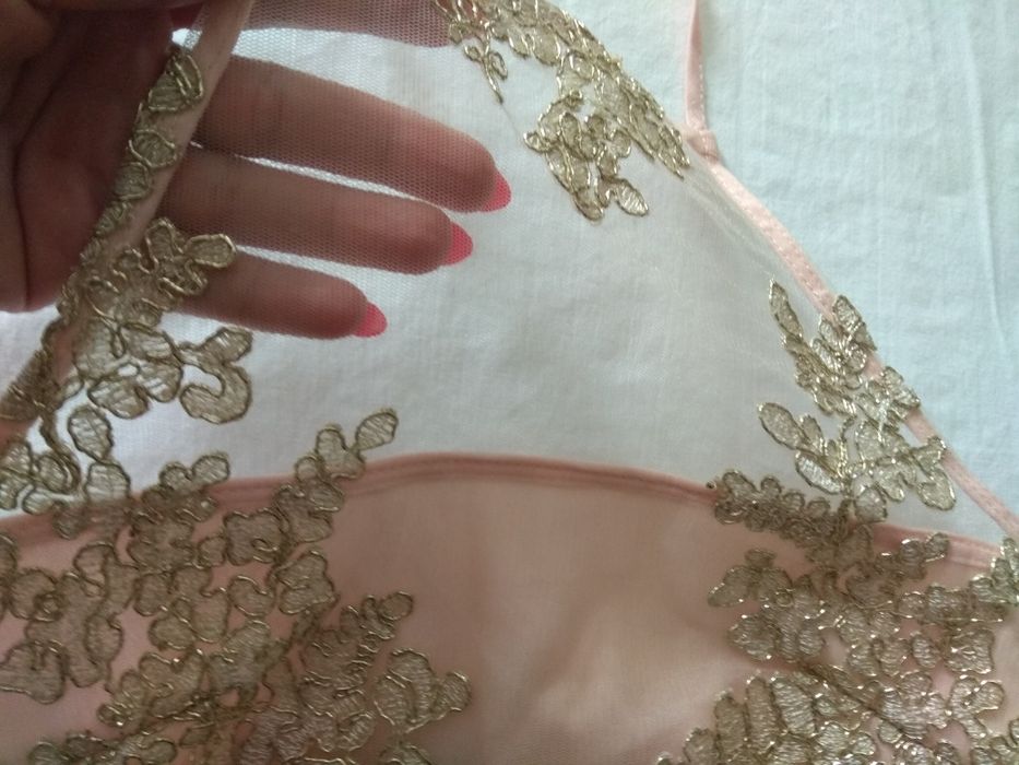 Śliczny crop top s.