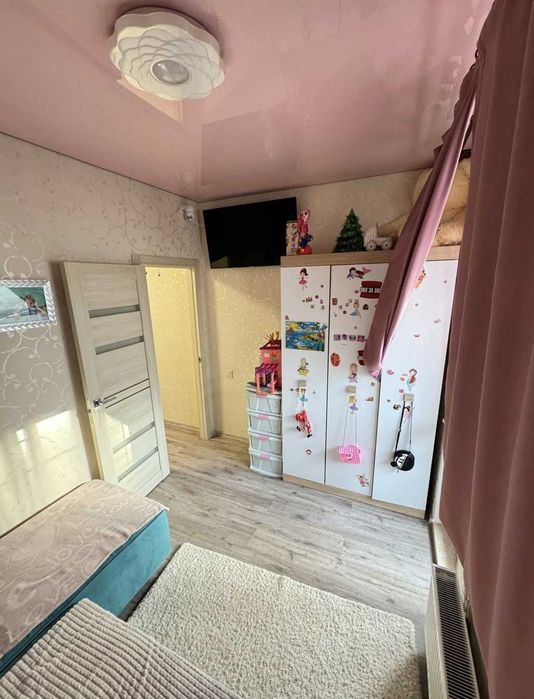 Продам простору квартира у мальовничому Маріїнському!