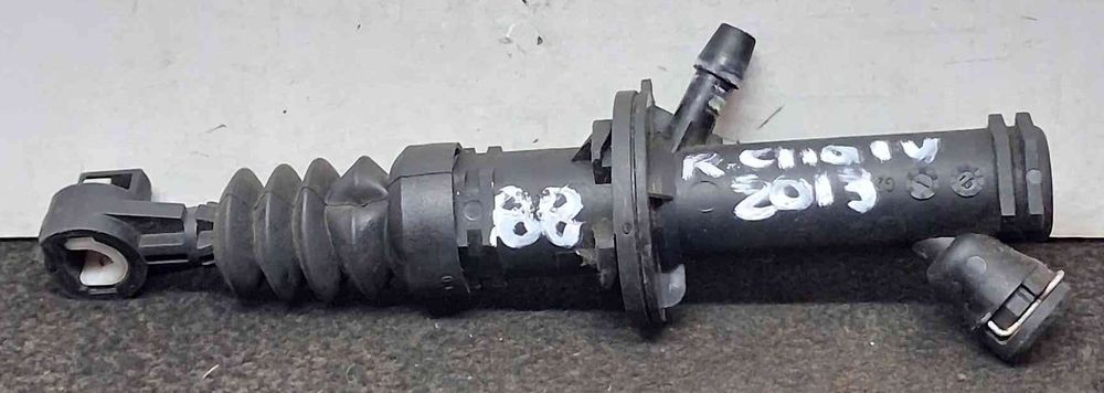 Bomba Principal da Embraiagem 306100642R - RENAULT CLIO IV