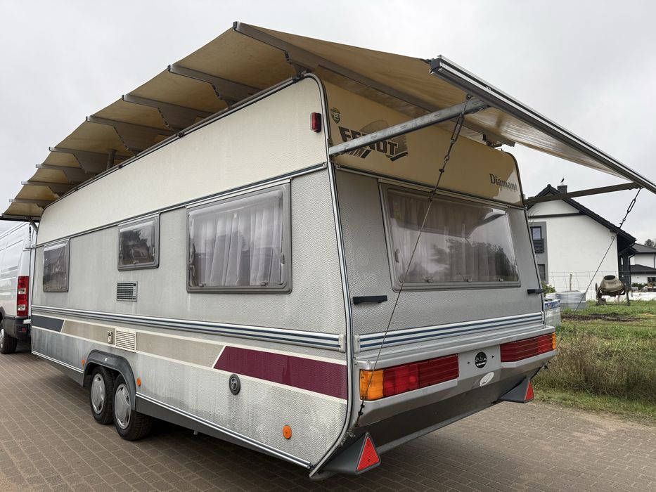 Fendt 615 z dachem ochronnym.