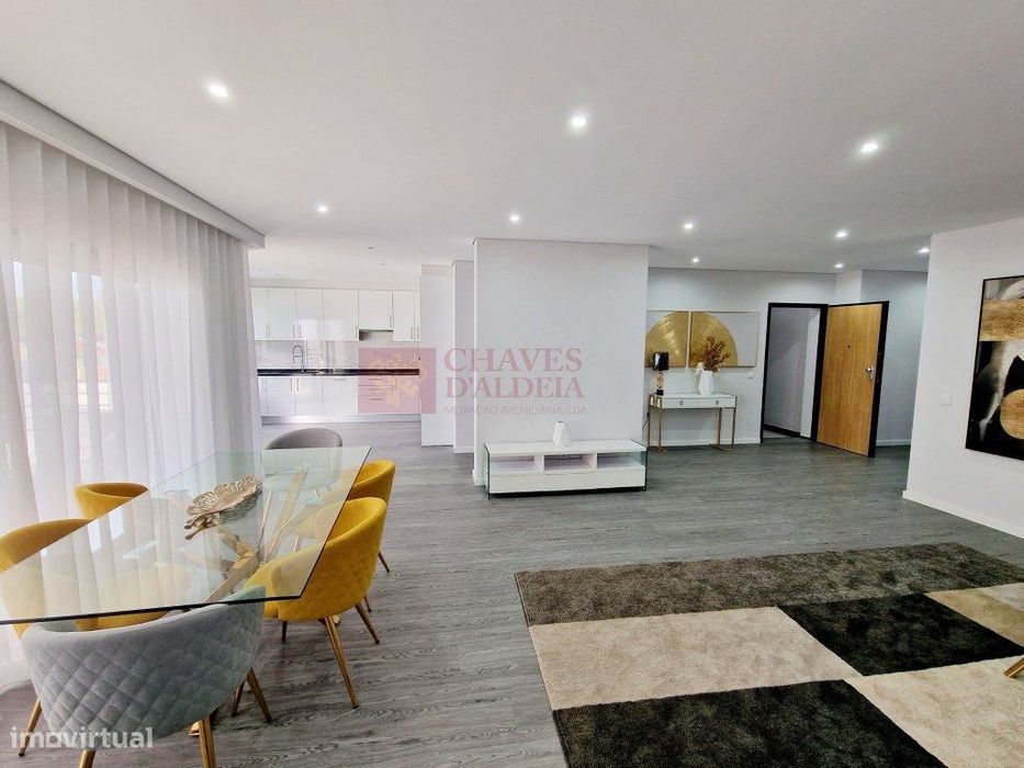 Fantástico apartamento T4 - Condomínio com piscinas e jardins