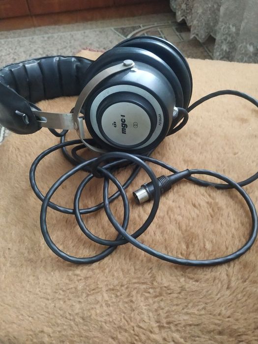 Проигрыватель винила Вега с усилителем и тюнером