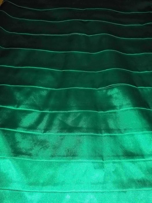 Sukienka zielona wiązana na szyi na bal ósmych klas lub wesele