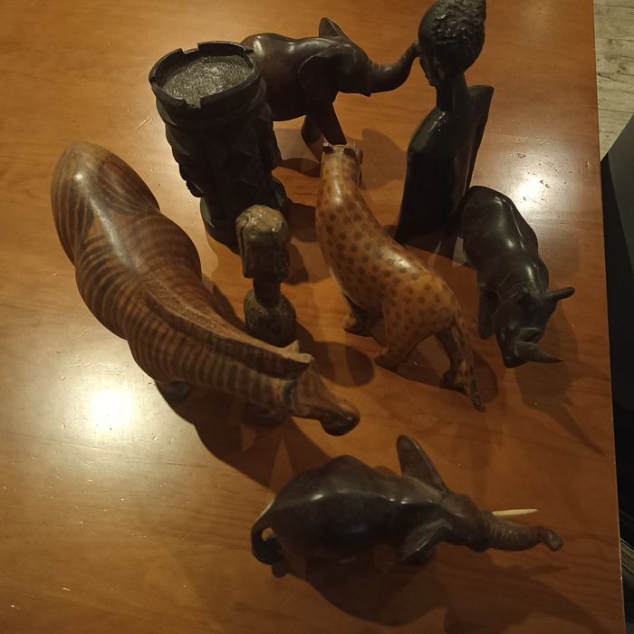 Estatuetas de madeira