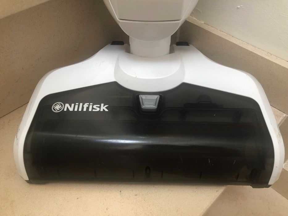 Aspirador Vertical a Água NILFISK Combi Washer