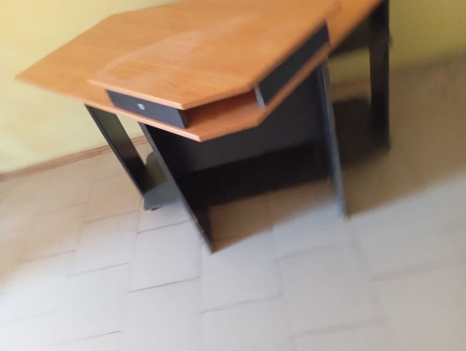 Продам письмові столи !!!