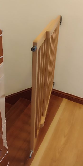 Grade de proteção extensível em madeira - Munchkin - cimo escadas