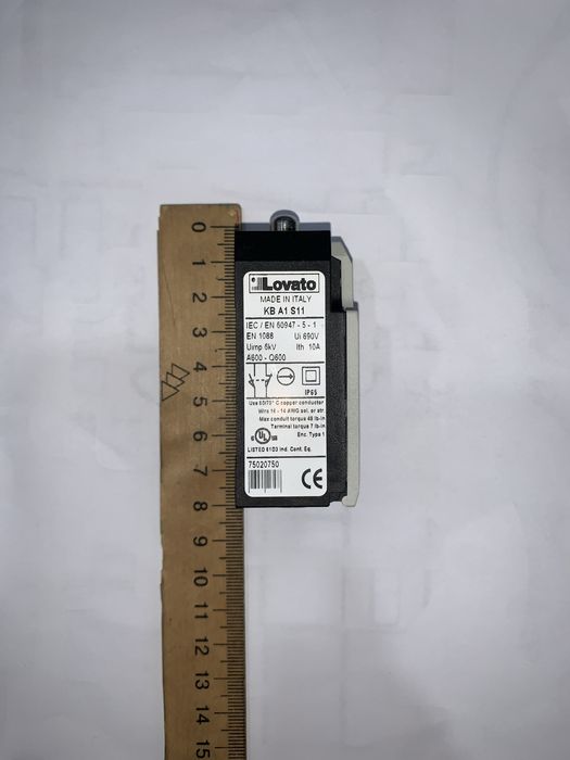 Кінцевий вимикач Lovato КВ А1 S11     (1 НО+1 НЗ)