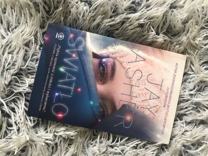 Książka młodzieżowa Jay Asher Światło