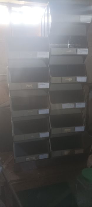 caixa de picking ou contentor empilhável com alçapão