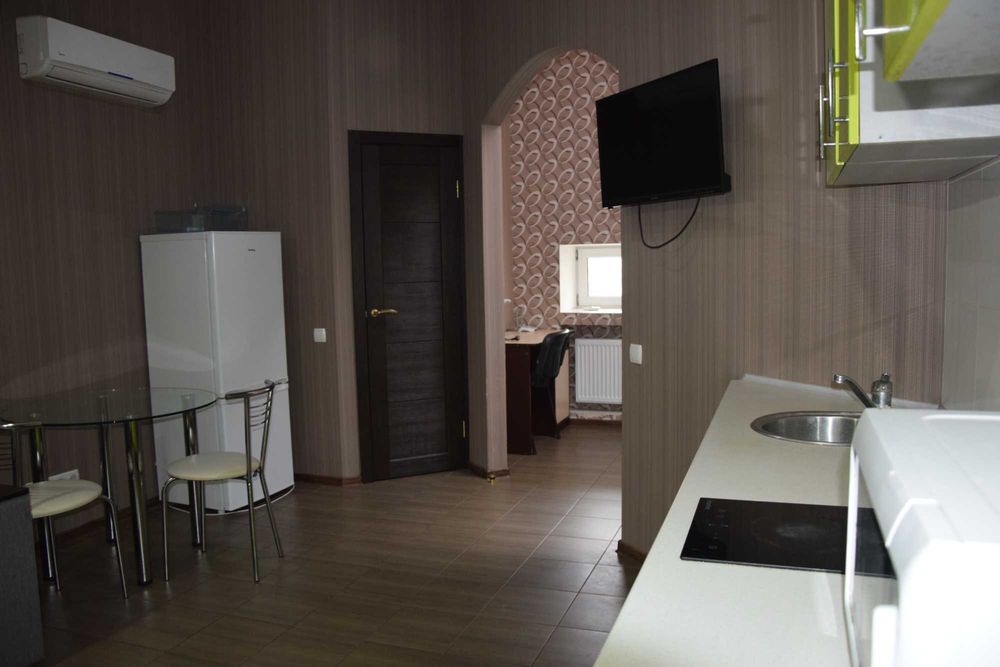 м.Наукова-центр Харкова. Сдам посуточно квартиру-студию.