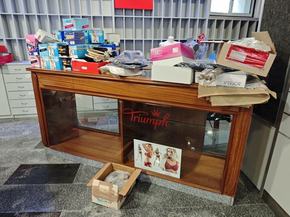 Balcões e Móveis Comerciais – Fundão – Excelente Estado