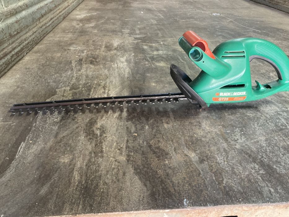 Maquina de cortar sebes Black Decker