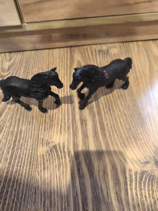 Sprzedam konie marki Schleich i CollectA