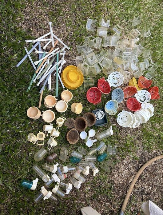 Comedouros, Ninhos, Poleiros e Bebedouros