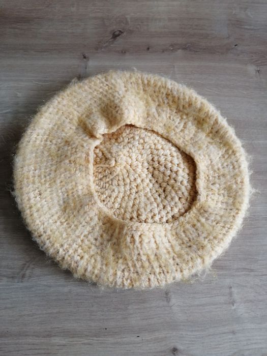 Beret moherowy żółty