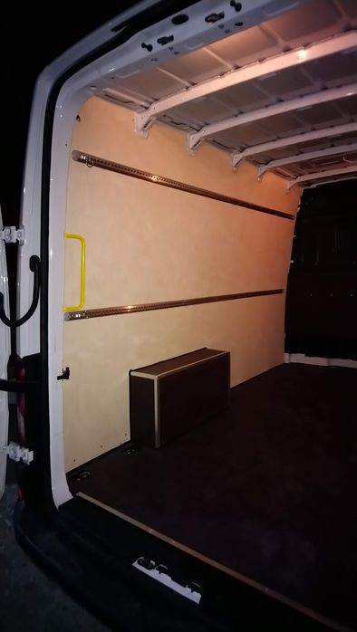 Zabudowa Samochodu Dostawczego Volkswagen Crafter L3H2 KNAUTECH