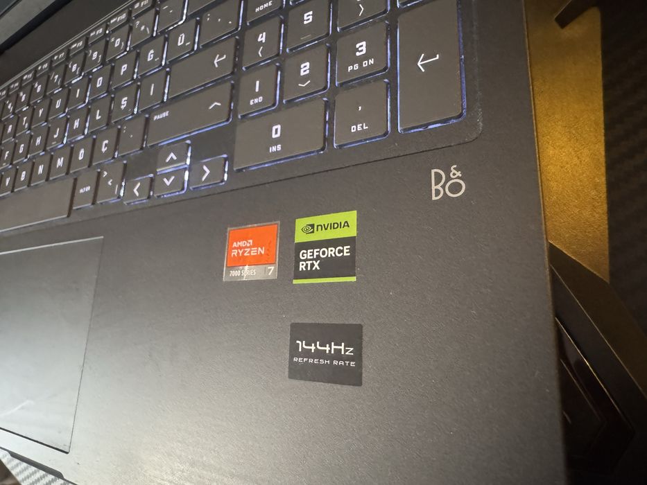 Laptop Gamingowy HP Victus Ryzen 7 7840HS/RTX4060/16GB DDR5-5600