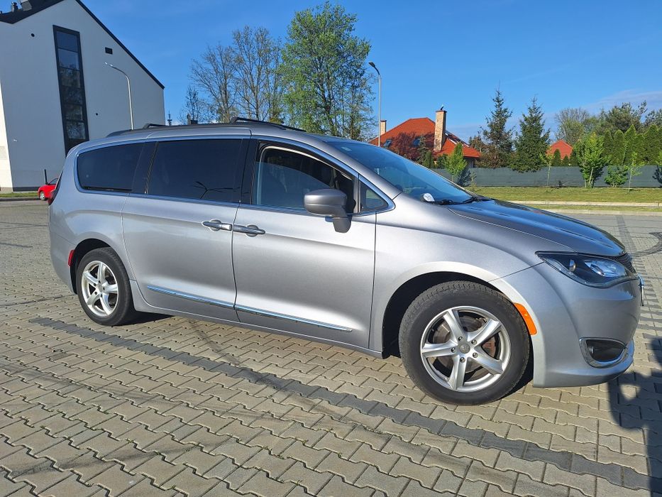 WYNAJEM  7 osobowy Chrysler Pacifica PREMIUM 3.6 V6