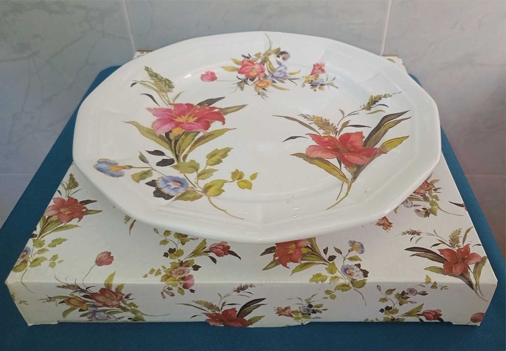 Продаются совершенно новые блюда-тарелки (2 шт.) (Япония)