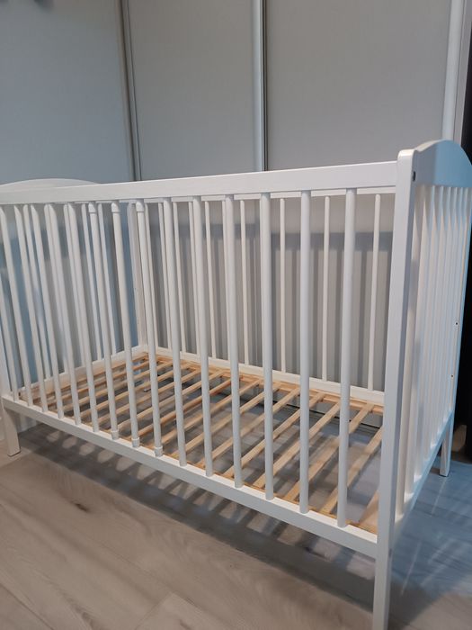 Łóżeczko dziecięce z materacem