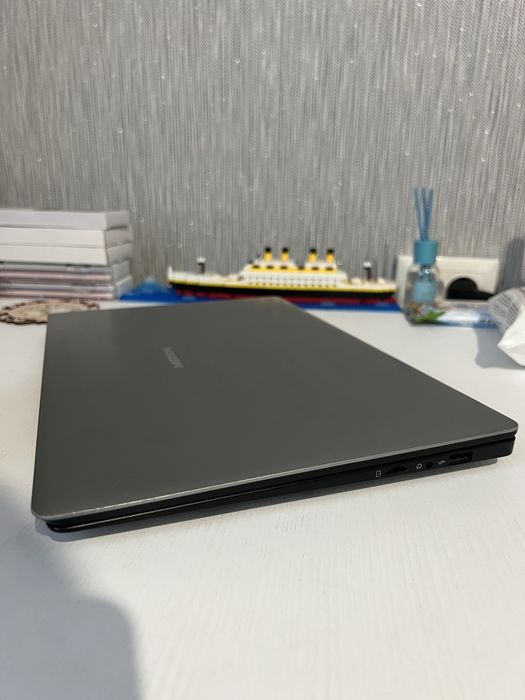 Ноутбук Medion Akoya E4241