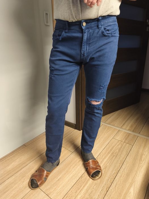 Spodnie męskie skiny fit z dziurami Bershka 31  31 niebieskie