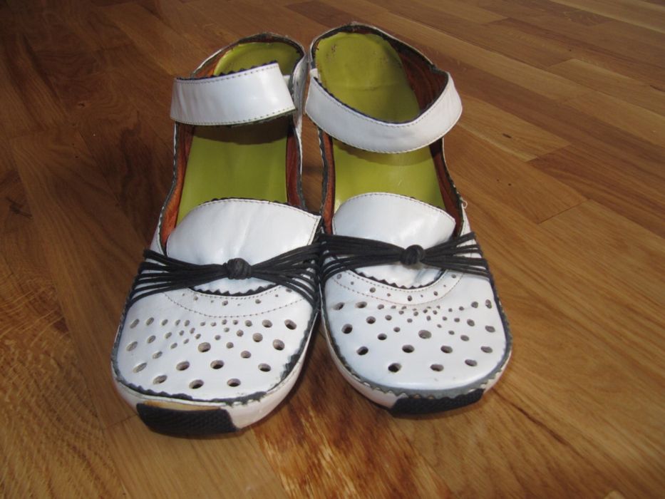 Босоножки кожа 36р. Cosmic Girl шльопки шлепки шлепанцы туфли