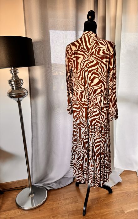 Vestido comprido, novo, padrão Zebra em camel e branco