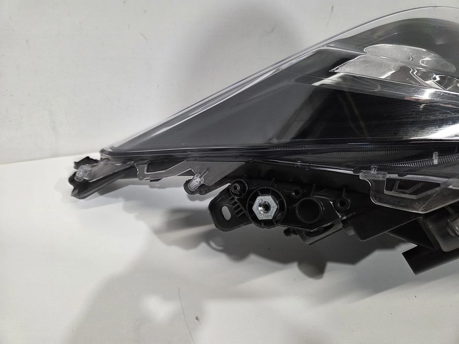 Toyota Corolla E21 HB Kombi Lampa Prawa Przednia Full LED